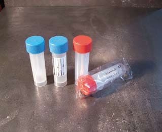 Contenitore per feci – Sterile, confezione singola, tappo rosso